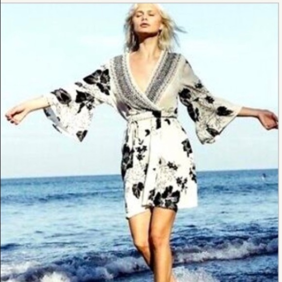Billabong Dresses & Skirts - Billabong Boho Free Spirit Bell Sleeve Dress